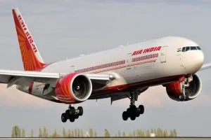 एयर इंडिया के विमान से टकराया पक्षी