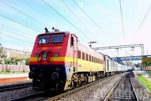 कश्मीर में सुरक्षा कारणों से रेल सेवाएं स्थगित