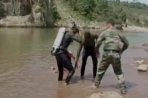 सेना के गोताखोरों नदी से निकाला छात्र का शव