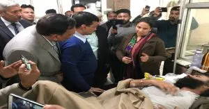 दिल्ली सीएम ने किया सरकारी हॉस्पिटल का औचक निरीक्षण, मरीजों ने की जमकर शिकायतें
