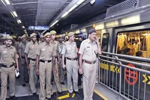 गणतंत्र दिवस के चलते सीआईएसएफ ने बढ़ायी मेट्रो स्टेशनों की सुरक्षा