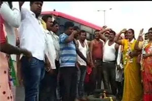कर्नाटक : टिकट कटने से नाराज कांग्रेसियों का  प्रदर्शन, पार्टी कार्यालय में तोड़फोड़