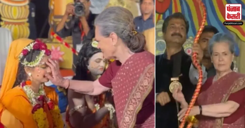 Sonia gandhi in Vijayadashami ceremony