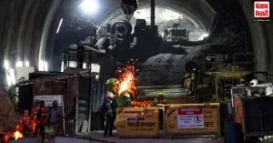 Uttarkashi Tunnel Rescue: सुबह 8 बजे तक बाहर आ सकते हैं सुरंग में फंसे मजदूर, NDRF रेस्क्यू टीम ने दी जानकारी