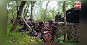 Jammu and Kashmir के राजौरी में आतंकियों के खिलाफ ऑपरेशन जारी