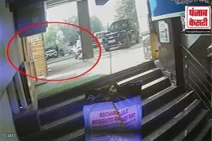 Noida: बदमाशों ने कार के शीशे तोड़कर चुराया सामान , घटना CCTV में कैद