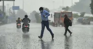 Delhi में फिर बदला मौसम का मिजाज, IMD ने जारी किया अपडेट
