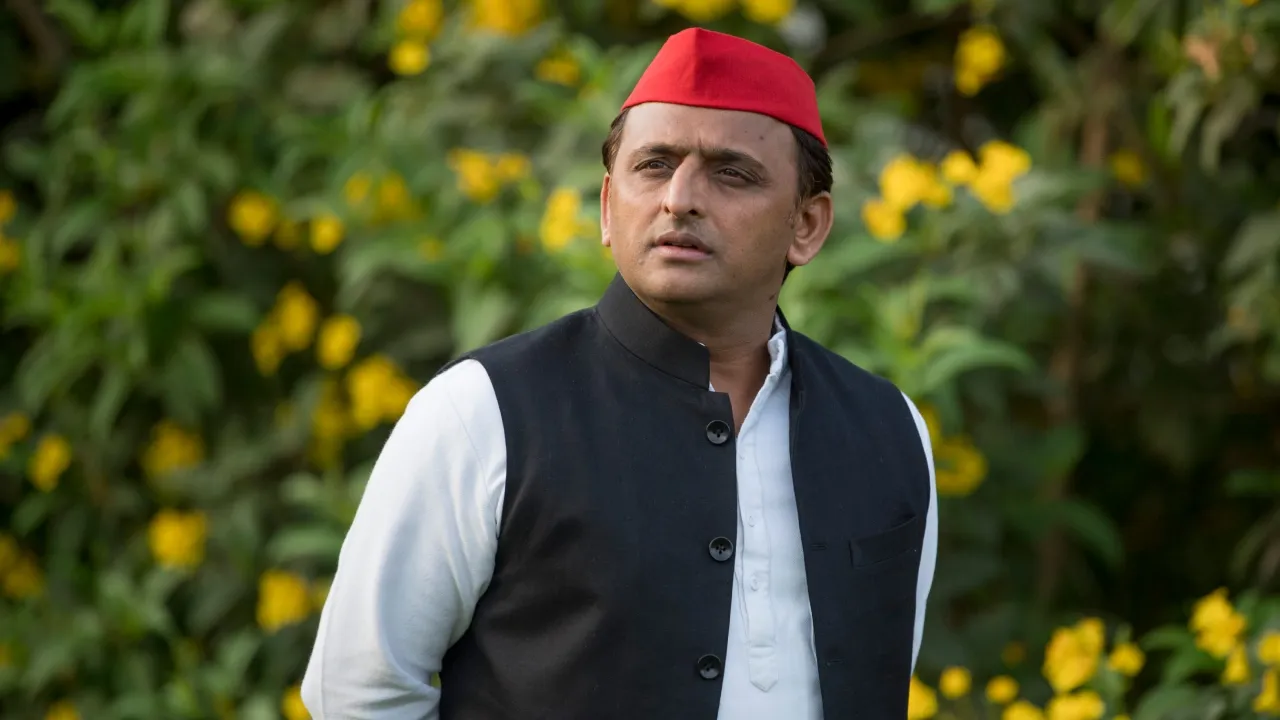 CBI summon Akhilesh Yadav in UP illegal mining probe 