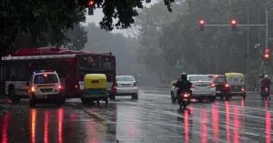 Delhi-NCR में बदला मौसम का मिज़ाज, हल्की बारिश से फिर बढ़ी ठंड