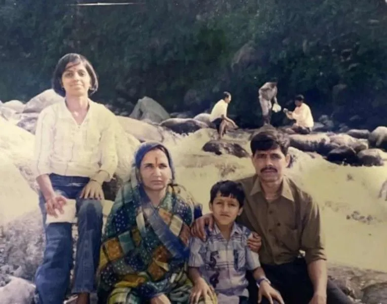 Dhruv Jurel with his family during childhood 1