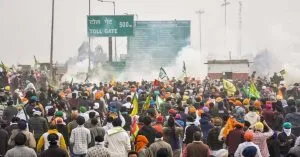किसान आंदोलन: शंभू सीमा पर फिर जुटे किसान, पुलिस ने छोड़े आंसू गैस के गोले