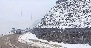 जम्मू-कश्मीर: श्रीनगर राष्ट्रीय राजमार्ग यातायात के लिए खोला गया