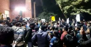 JNU में ABVP और वाम समर्थित गुटों के बीच झड़प, VC ने दी कड़ी चेतावनी