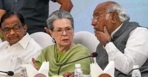 कांग्रेस CEC की बैठक हुई खत्म, राहुल-प्रियंका की उम्मीदवारी पर खड़गे लेंगे फैसला