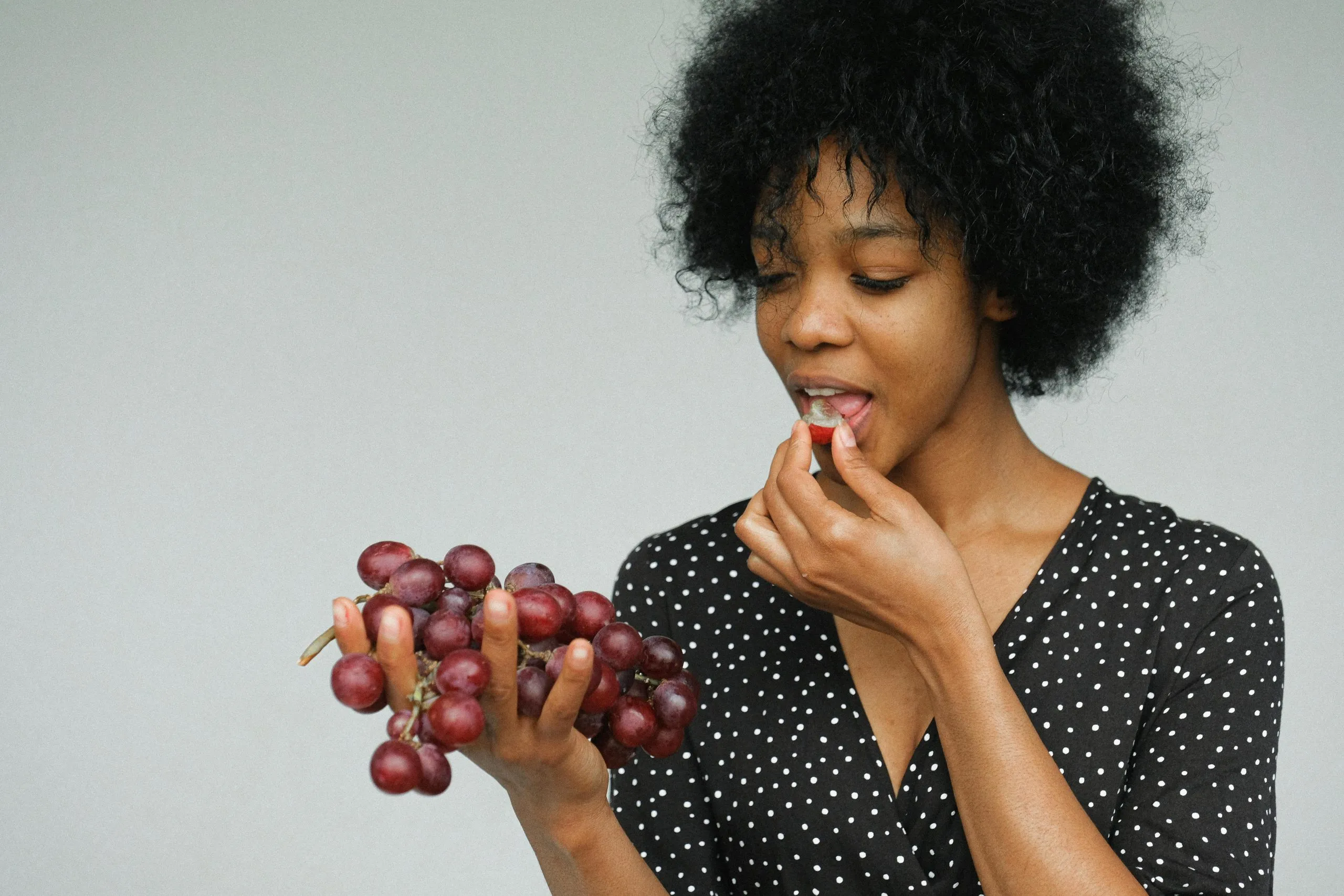 woman started a side hustle using a punnet of grapes