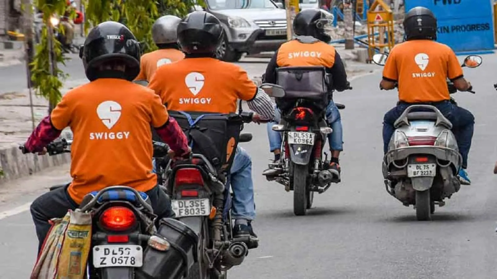 Swiggy's delivery boy steals pair of shoes