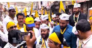 AAP ने बाइक रैली निकालकर ‘जेल का जवाब वोट से’ देने की अपील की