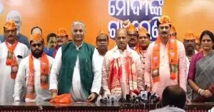 BJD के पूर्व मंत्री Samir Ranjan Dash समर्थकों के साथ BJP में हुए शामिल