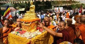 बुद्ध पूर्णिमा के अवसर पर बोधगया में निकाली गयी भव्य शोभा यात्रा