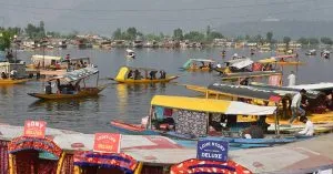 जम्मू-कश्मीर में पड़ी प्रचंड गर्मी, चिलचिलाती भूप से जनता की बढ़ी मुश्किलें