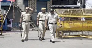 Delhi Murder: दिल्ली में ई-रिक्शा चालक की छाती, गर्दन पर कई बार चाकू मारकर हत्या