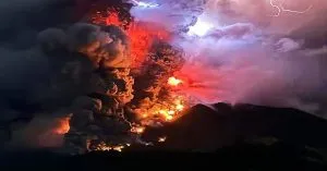 इंडोनेशिया में फटा रुआंग ज्वालामुखी, हजारों लोगों का रेस्क्यू,  सुनामी का अलर्ट जारी
