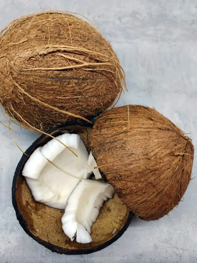 खाली पेट खाएं कच्चा नारियल, दूर रहेंगी बीमारियां