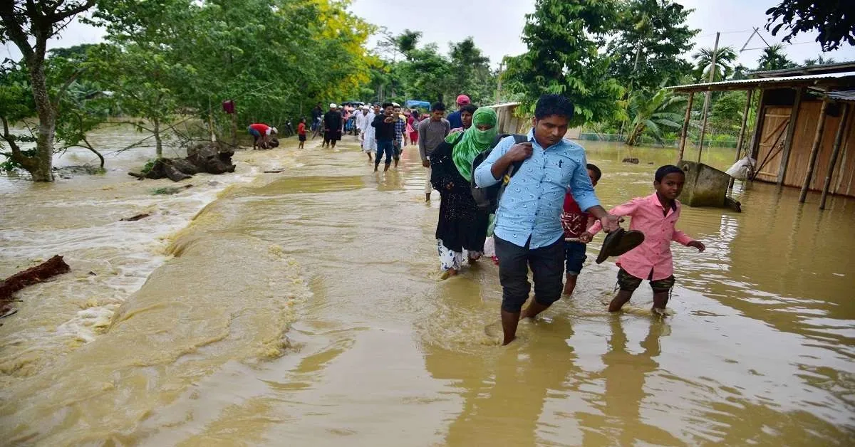 असम में बाढ़ ने मचाई तबाही, 23 लाख से अधिक लोग प्रभावित, 58 लोगों की मौत