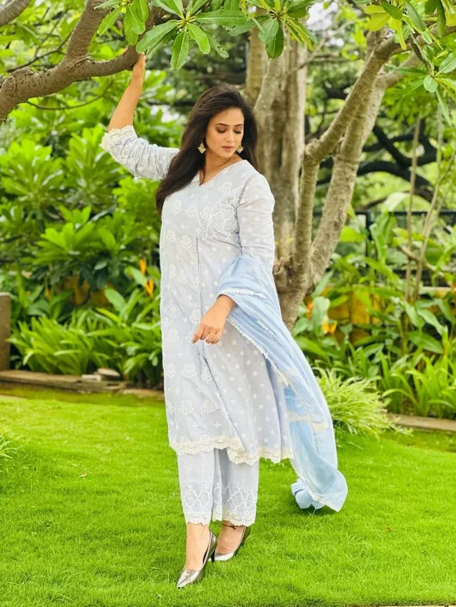 Shweta Tiwari Suit Looks: गर्मी से हैं परेशान तो एक्ट्रेस की तरह पहने ऐसे कुर्ती