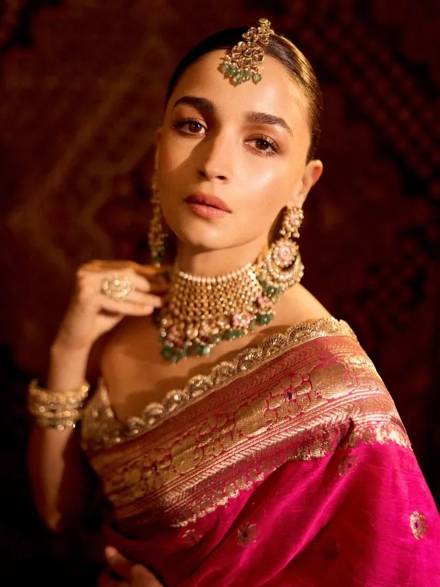 Alia Bhatt Saree Look: पिंक साड़ी पहने एक्ट्रेस ने शेयर किया बेहद खूबसूरत तस्वीरें
