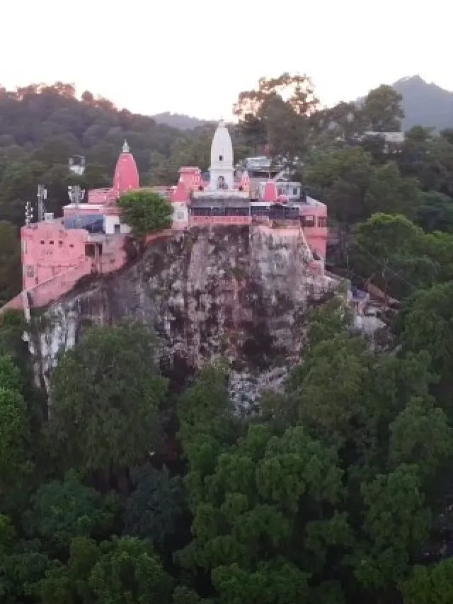 पहाड़ों पर बसे देवी मां के 5 Famous मंदिर
