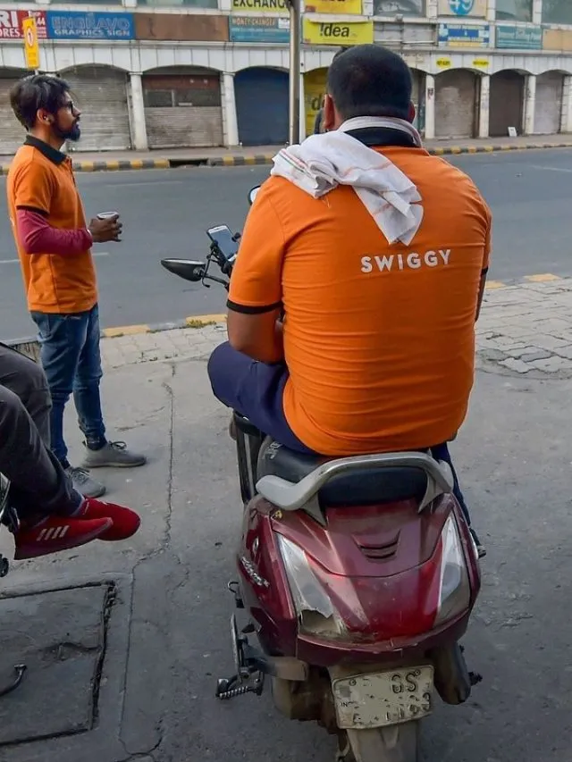 Swiggy-delivery-waiting_PTI