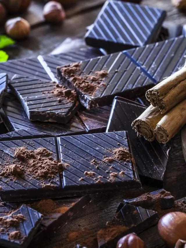 Dark Chocolate खाने से मिलेंगे ये फायदे