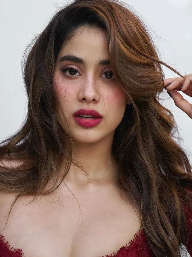 janhvi kapoor lipstick