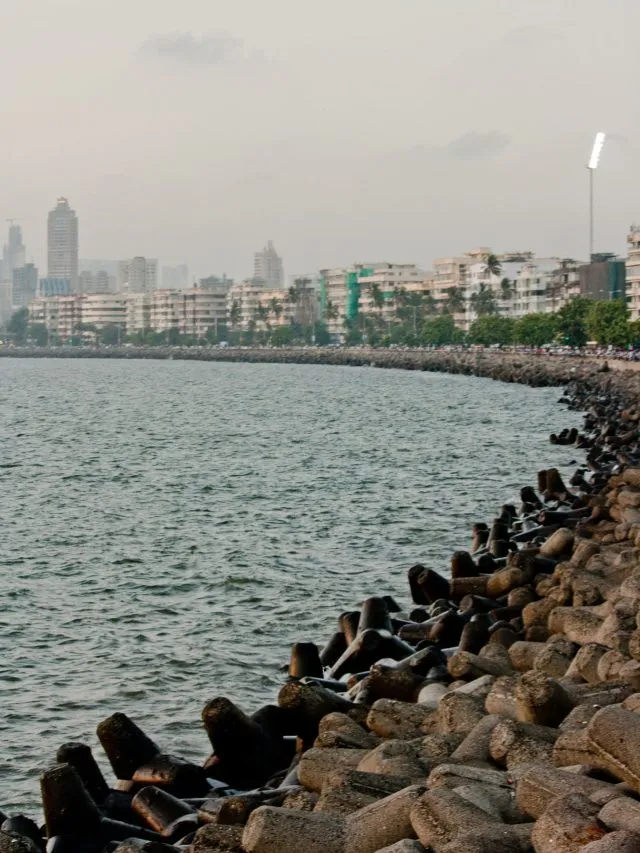 मुंबई का फेमस ‘मरीन ड्राइव’ कभी अंग्रेजों का फ्लॉप प्रोजेक्ट था !  जानिए ‘मरीन ड्राइव’ का अनसुना इतिहास