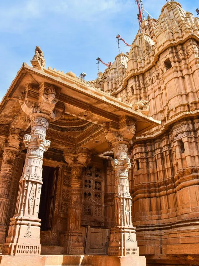 भारत की समृद्ध संस्कृति को दर्शाते 8 सबसे पुराने किले