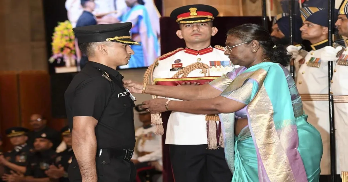 राष्ट्रपति मुर्मू ने 36 वीर जांबाजों को वीरता पुरस्कार से किया सम्मानित, 10 जवानों को कीर्ति और 26 को मिले शौर्य चक्र